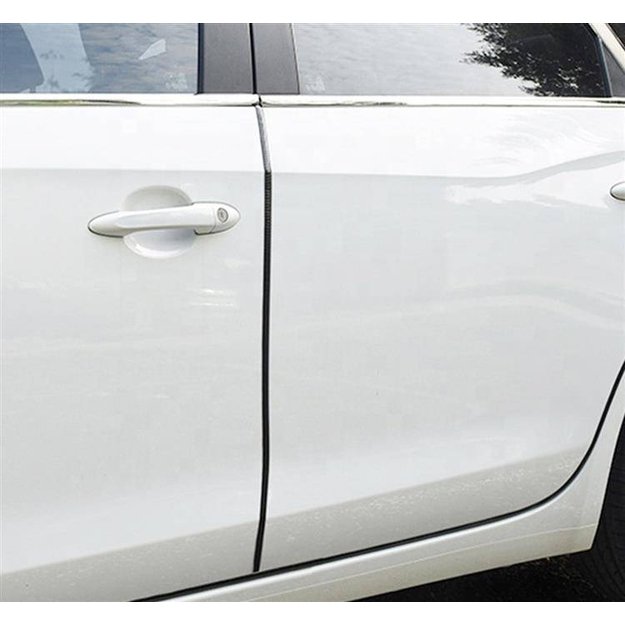 Juostelė automobilio durelių kraštams