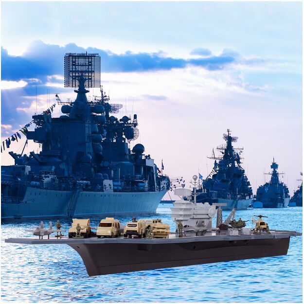 Didelis karinis laivas su lėktuvais ir automobiliais 9