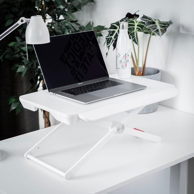 Reguliuojamas ne&scaron;iojamas stalo paauk&scaron;tinimas darbui stovint 3