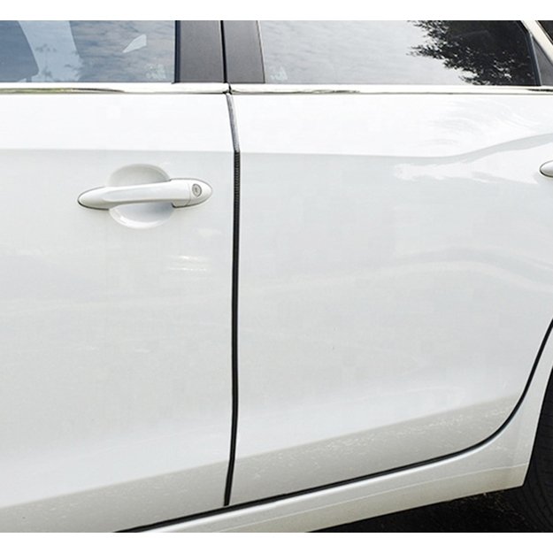 Juostelė automobilio durelių kraštams