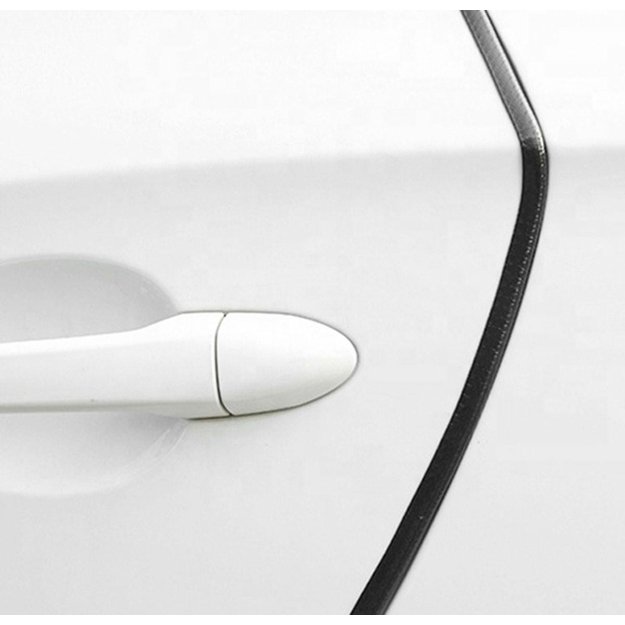 Juostelė automobilio durelių kraštams